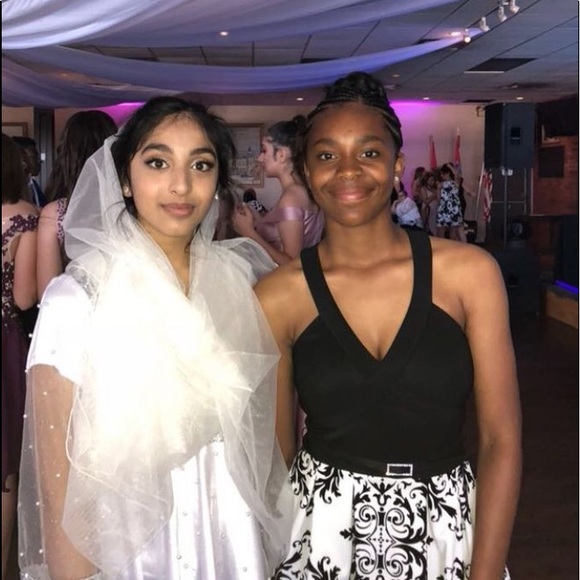 Size 5 black and white patterned dress with belt (great for grade 8 graduations) - Picture 9 of 10